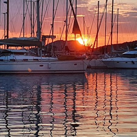 Porquerolles - Nuit Insolite A Bord Du Defi Fou Экстерьер фото