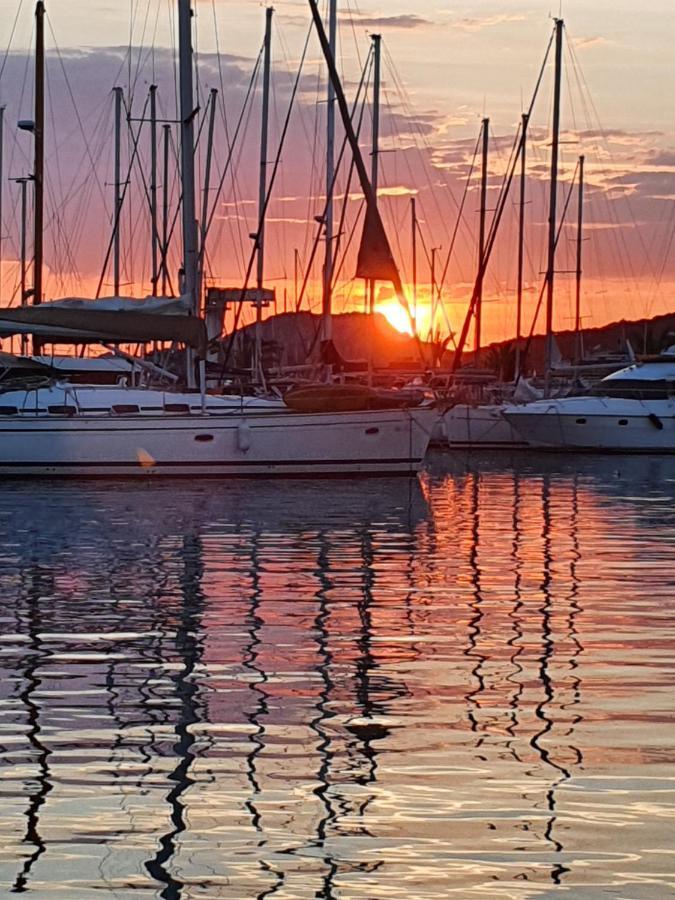 Porquerolles - Nuit Insolite A Bord Du Defi Fou Экстерьер фото